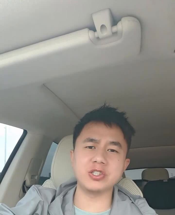 我是真的有点后悔去参加尊界S800的发布会了，真的很后悔。整个发布会于总讲了两个
