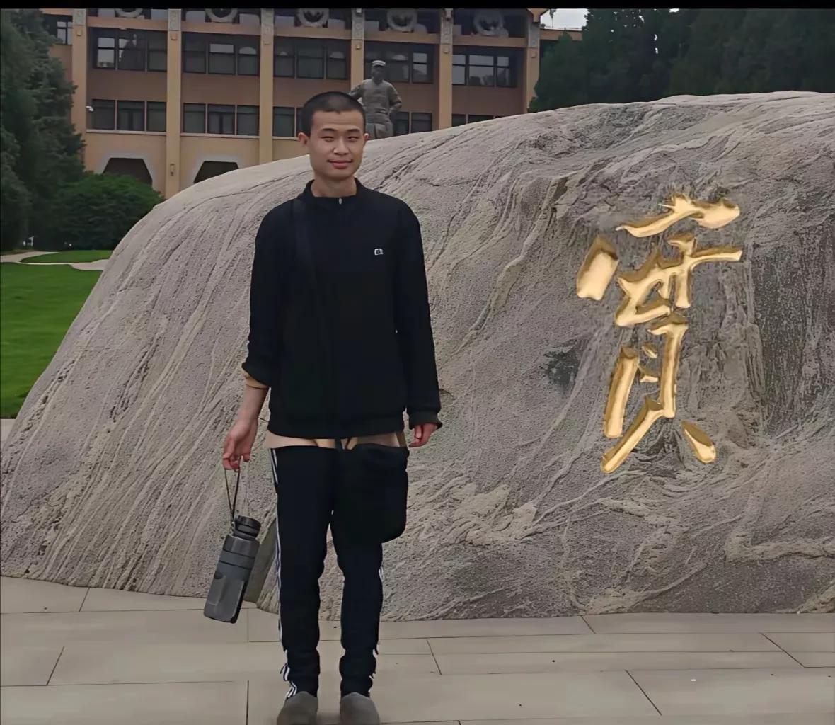 啥？韦神当网红了？不可能，绝对不可能！
神就是神，开通账号后粉丝数一天内破千万，