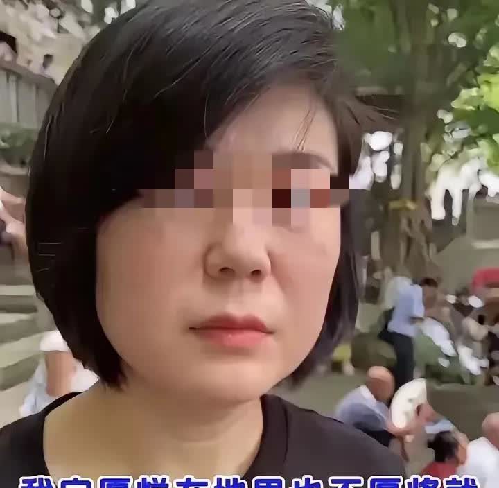 “找不到合适的，宁愿白菜烂地里，也不让猪来拱。”女子相亲时说这狠话，感觉太火。
