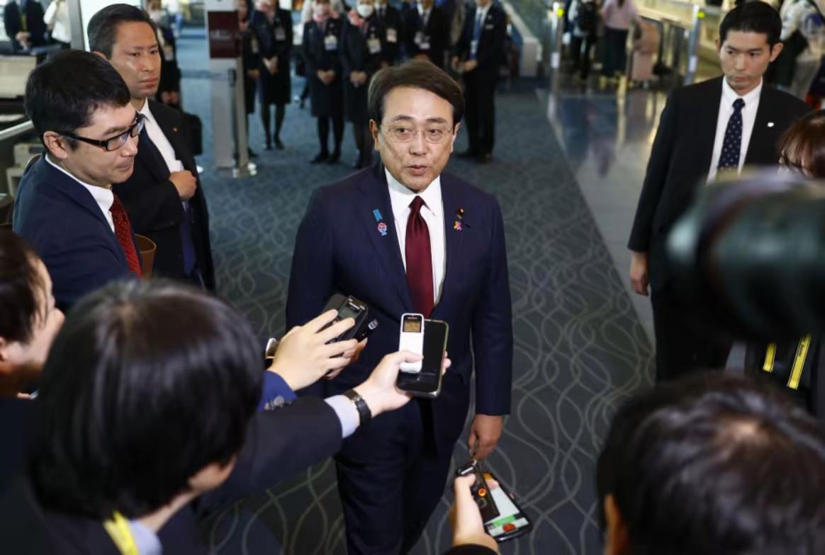 近日来美国与中国的矛盾不断升级，现在在关税上刚不过中国，开始在军事上下功夫了。