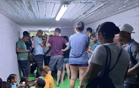 “以色列人必须选择是在地狱般的掩体生活中缓慢死亡，还是逃离以色列。”（央视）  