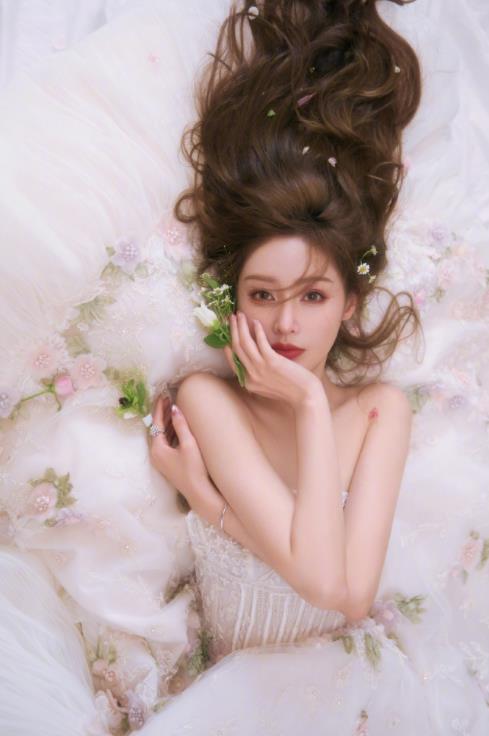 张天爱的这组鲜花盛开的样子，真的不要太好看！