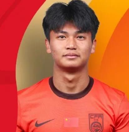 为19岁小将蒯纪闻点赞！
中超第十七轮，上海海港19岁小将蒯纪闻替补上场半个小