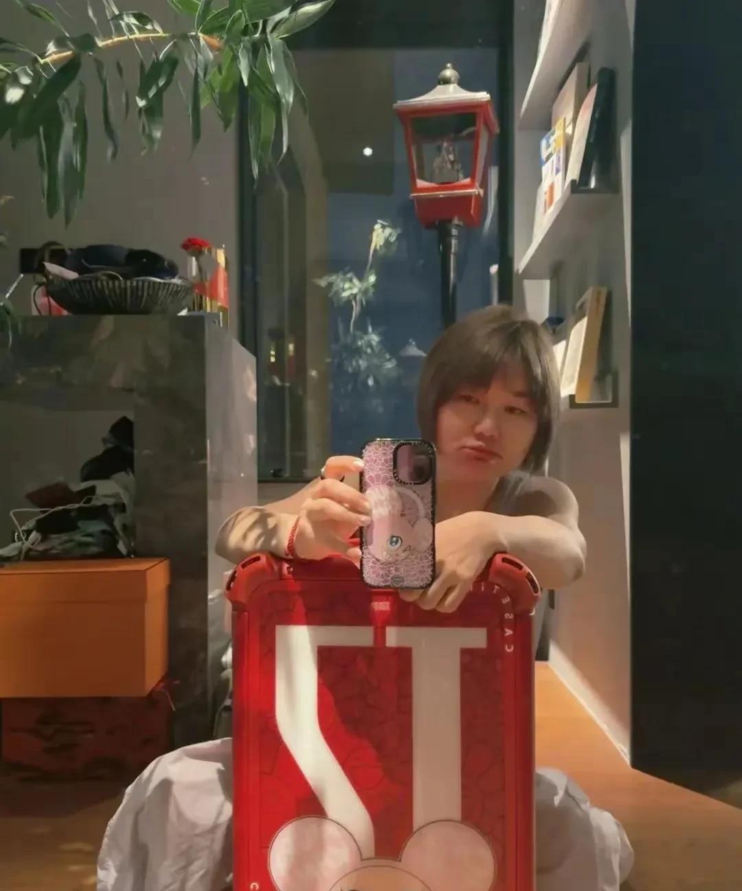 杨天真的人生履历从来都是与众不同，
从保送北大出现意外开始，她的人生就在重写和不