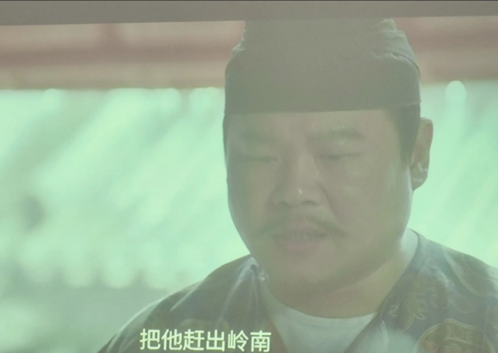 《长安的荔枝》中何刺史与假冒的马归云在谈论交易时，讨论交换兵鱼符和杀荔枝史这样掉