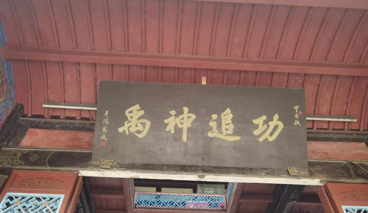 足球裁判的道德比技术更重要！
    昨天看了鲁能泰山和成都蓉城的比赛，裁判是