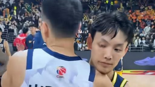 高诗岩赛后掩面流泪退场，杜锋间接安慰情商高