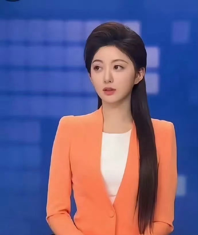 这就是那个传说中的素颜第一的艺考女孩吗？小小的脸上全是五官 上镜想不好看都难