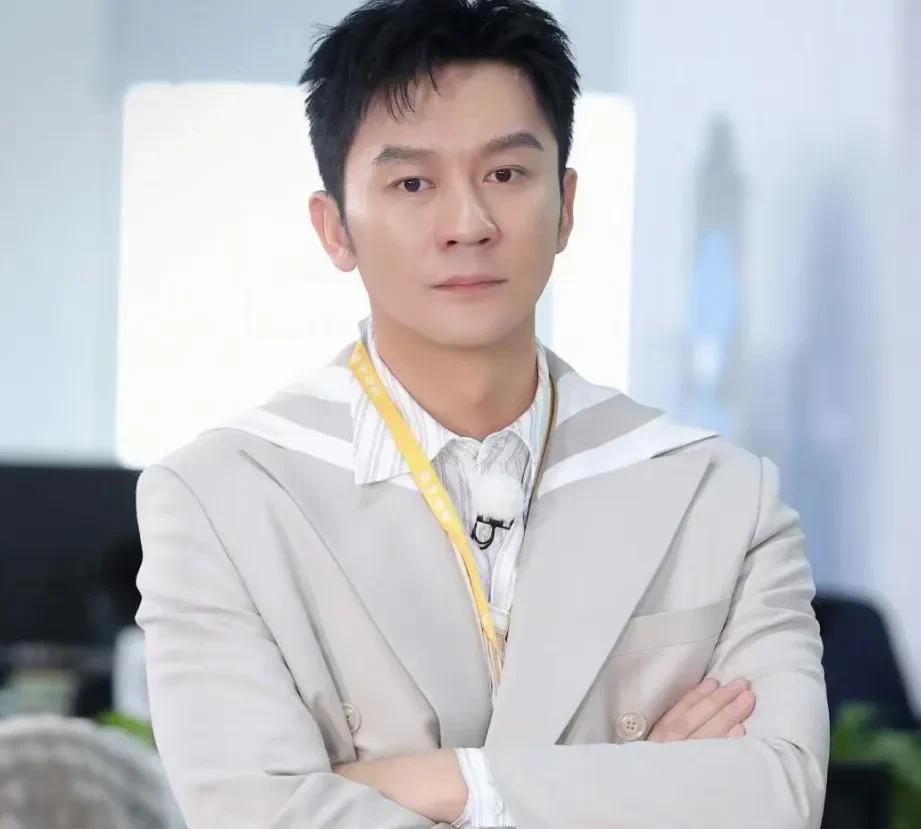 发现了没
一旦李晨稍微表现不行
大家就开始发表各种意见了，要我说
然后他也是最难