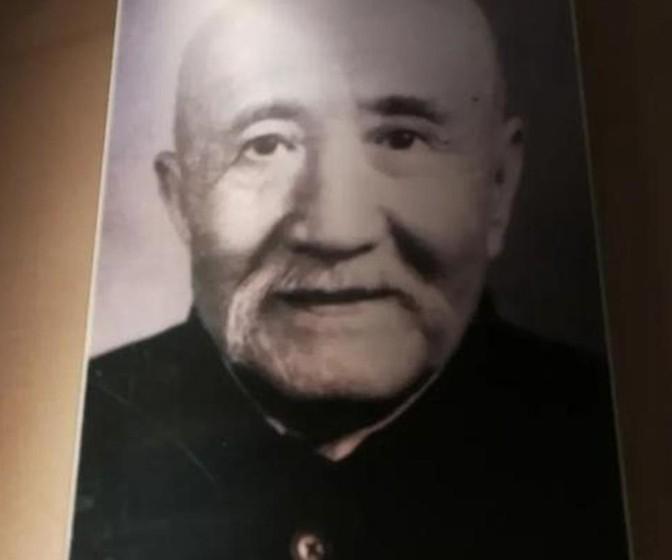 1957年的一天，3名警察突然闯进国家工商行政管理局，逮捕了正在开会的老革命辛树