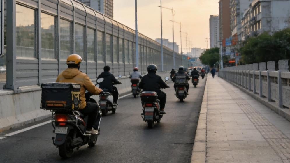 “速度”与“秩序”的平衡术：城市治理如何应对电动自行车重点群体挑战