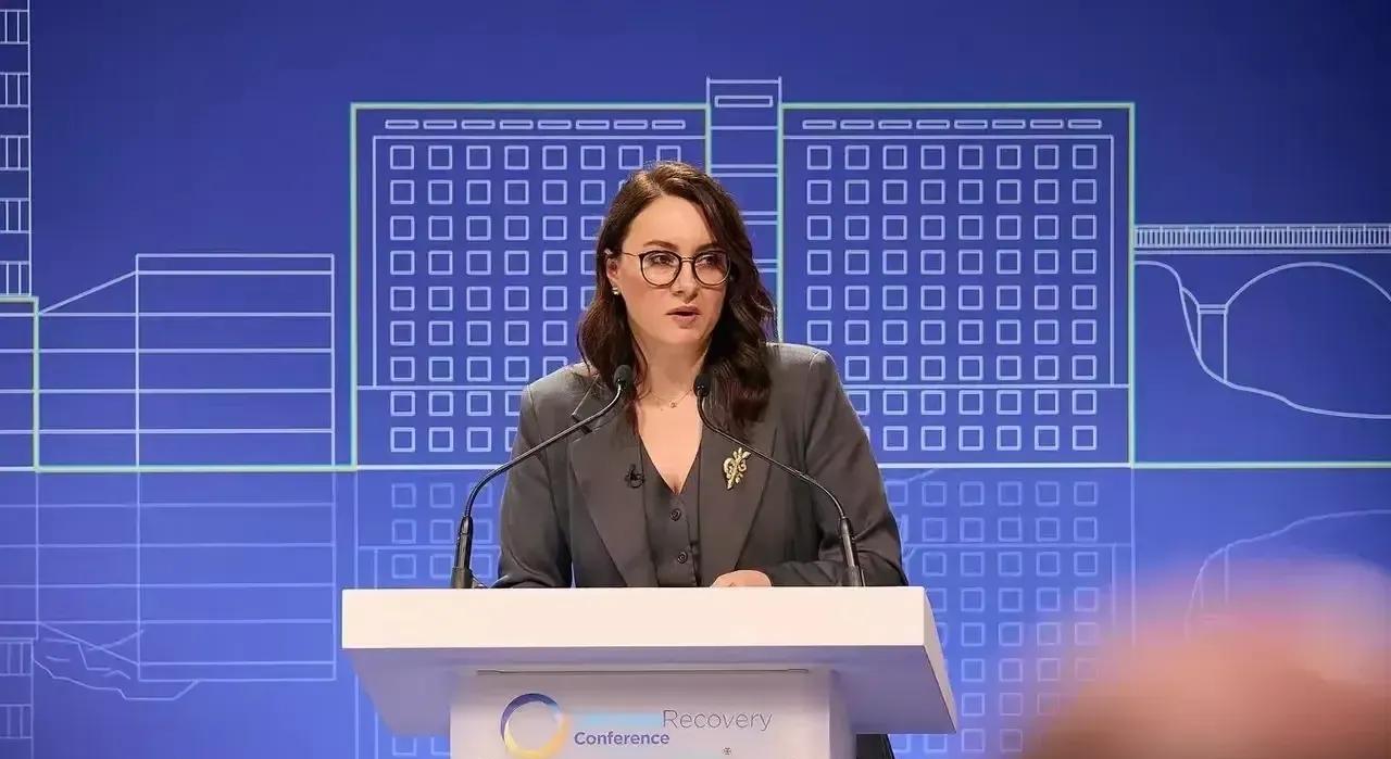 美国前脚宣布将向乌克兰大规模提供军事援助，后脚乌克兰总统泽连斯基就提拔副总理尤利