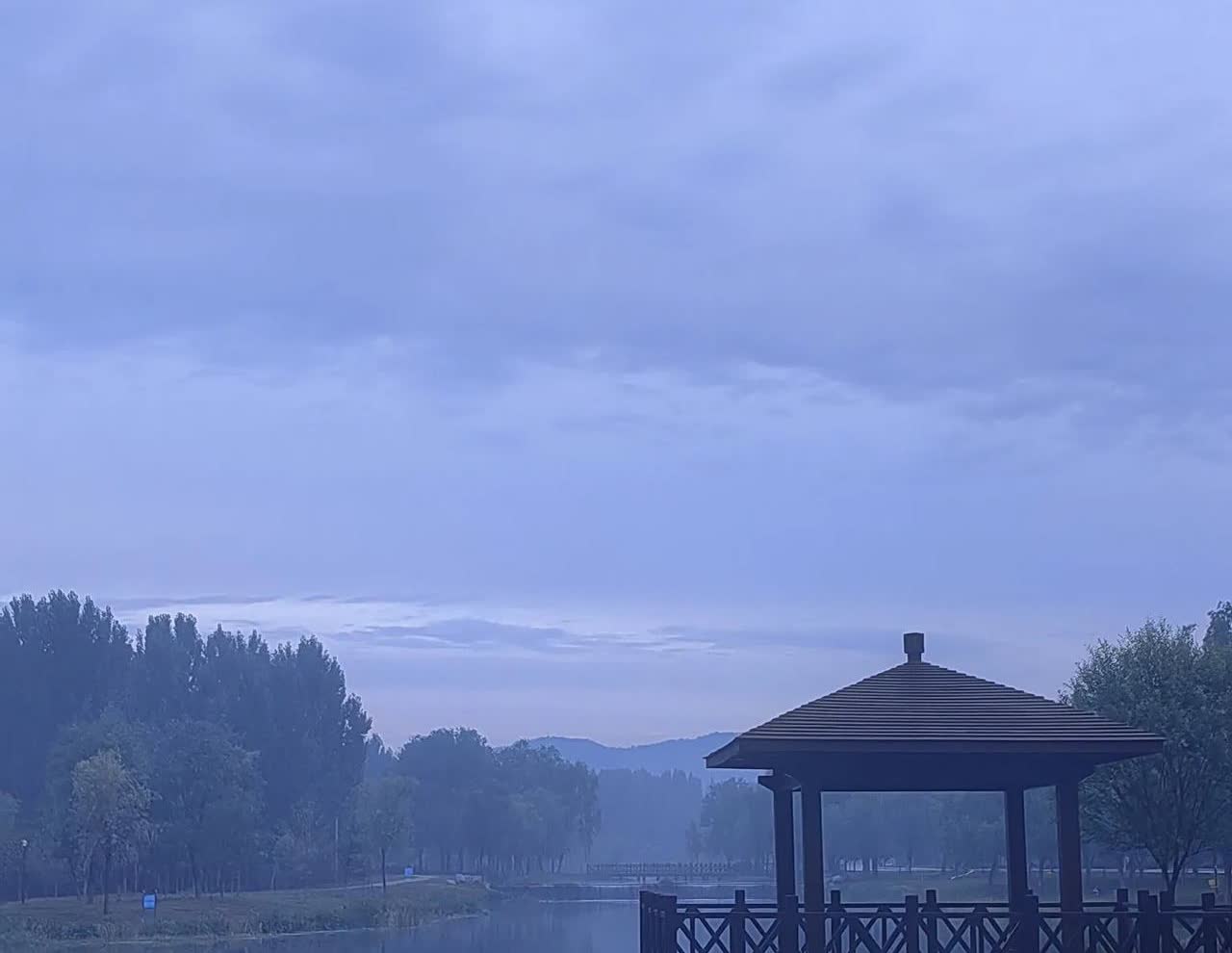 说说男人
男人的性格分两种类型，一种是能让老婆听话的，另一种是能听老婆话的。
