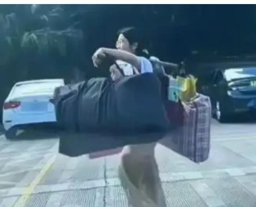 广西高考女孩一单挑在网上火了，我感受是这姑娘好务实啊，而且能放下面子，这是她身上