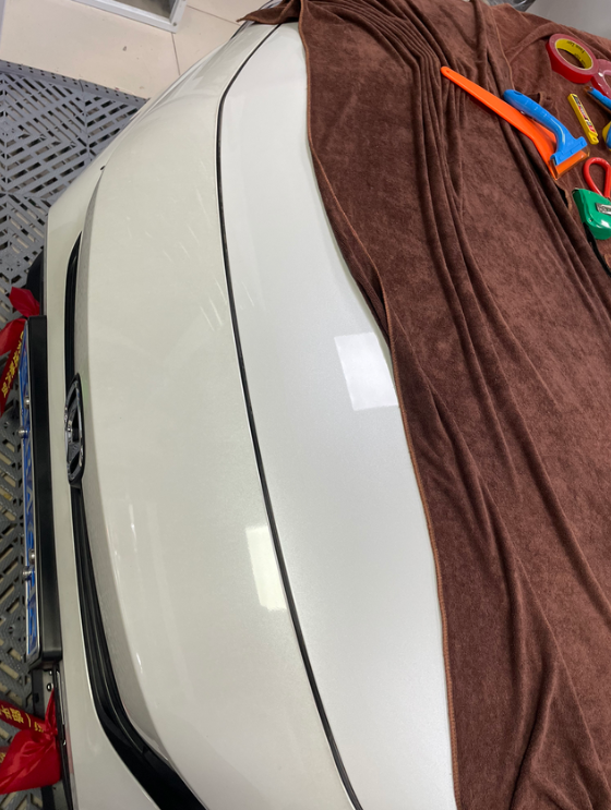 新车为什么有这么大的色差，保险杠颜色发黄是因为什么