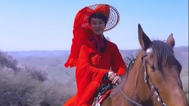 别了，贺娇龙！那抹红衣从此定格雪域天山