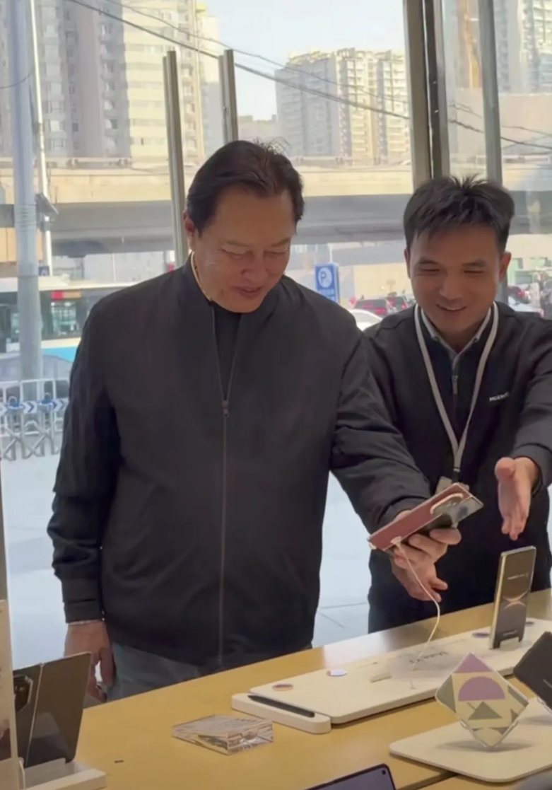 明星纷纷提华为X7，再次证明了华为的实力。
近日多位影视和体育明星现身华为手机专