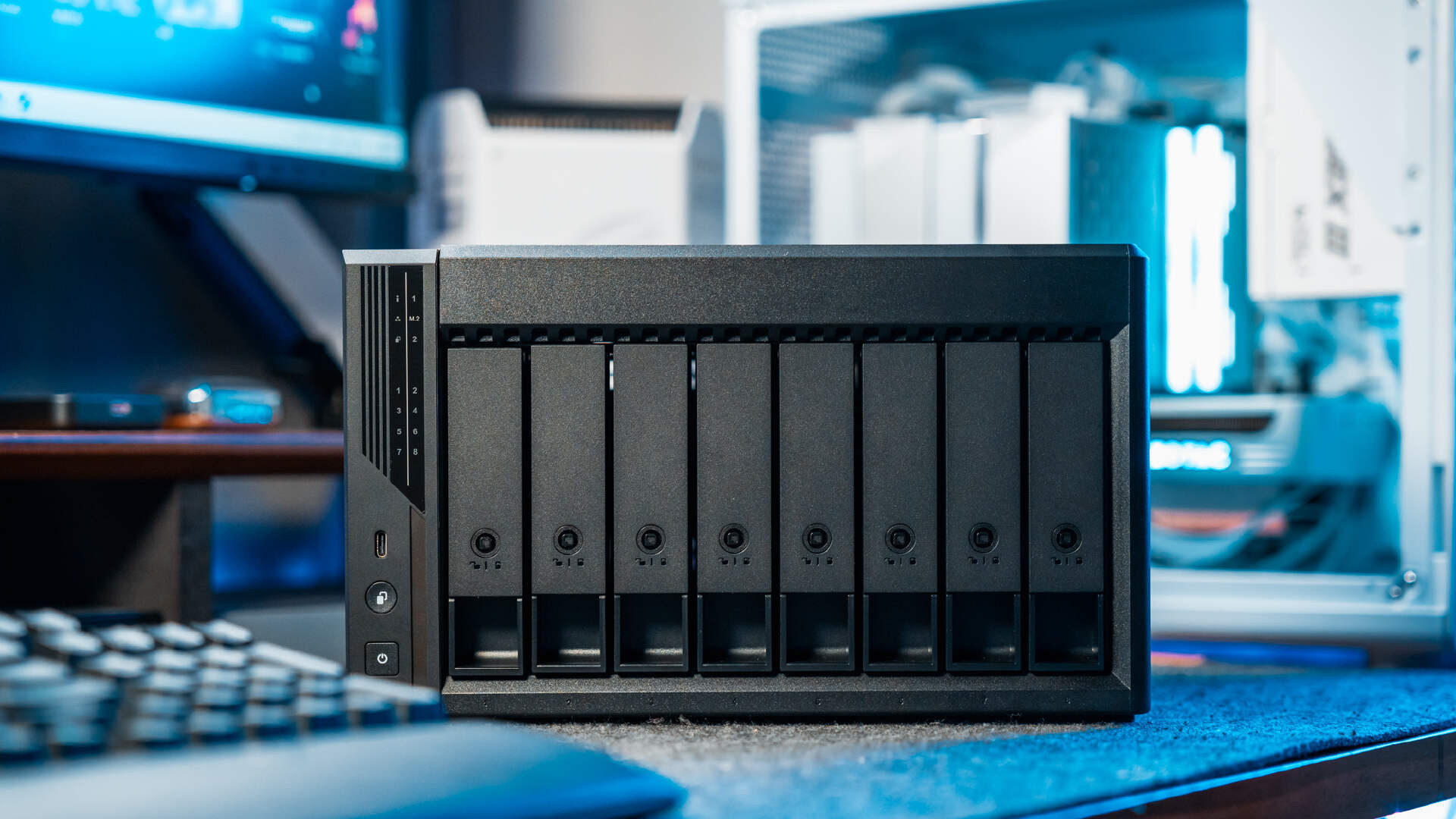 威联通新品NAS Qu805开箱：家用级定价、企业级性能, 真香!