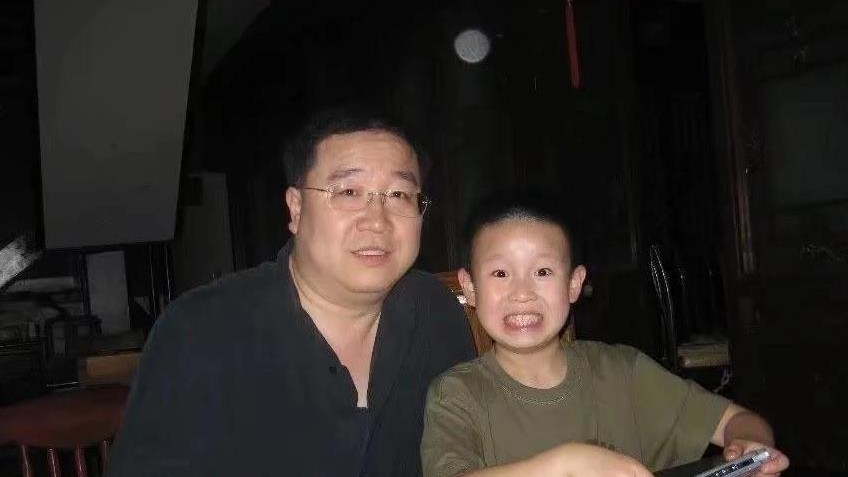 巴图的两个儿子都姓宋，网友们对此表示十分赞同，觉得很开心