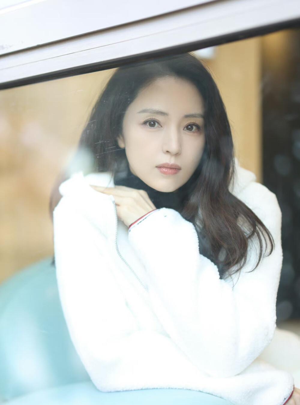 董璇再婚，
都说给其他女人上了一课，
其实真正的是给她自己上了一课吧，不然也不会