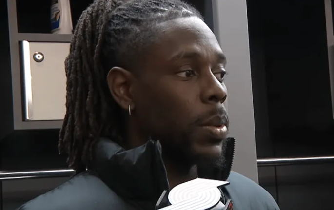 昨日NBA常规赛，波特兰开拓者以98-110的比分不敌多伦多猛龙
在赛后采访中，