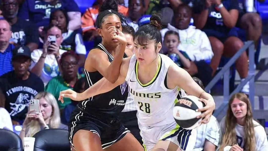 小宝真是福星，飞翼队开场秀舞蹈，助攻佩奇，球队取得赛季第二胜