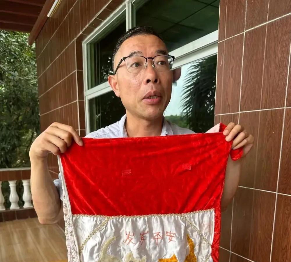雷公子被拉黑，我不意外，
没想孙海洋吐槽，更有意思。
孙海洋在直播中，说雷公有个