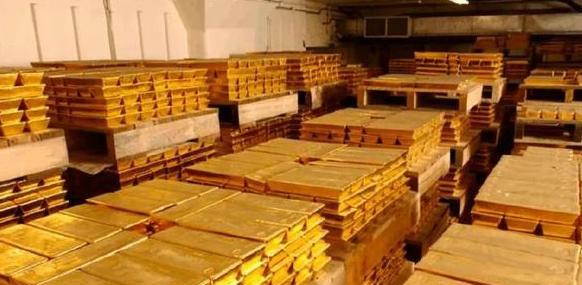 在第二次世界大战结束之后，全世界一半以上的黄金储备都牢牢攥在美国手中，这也导致美