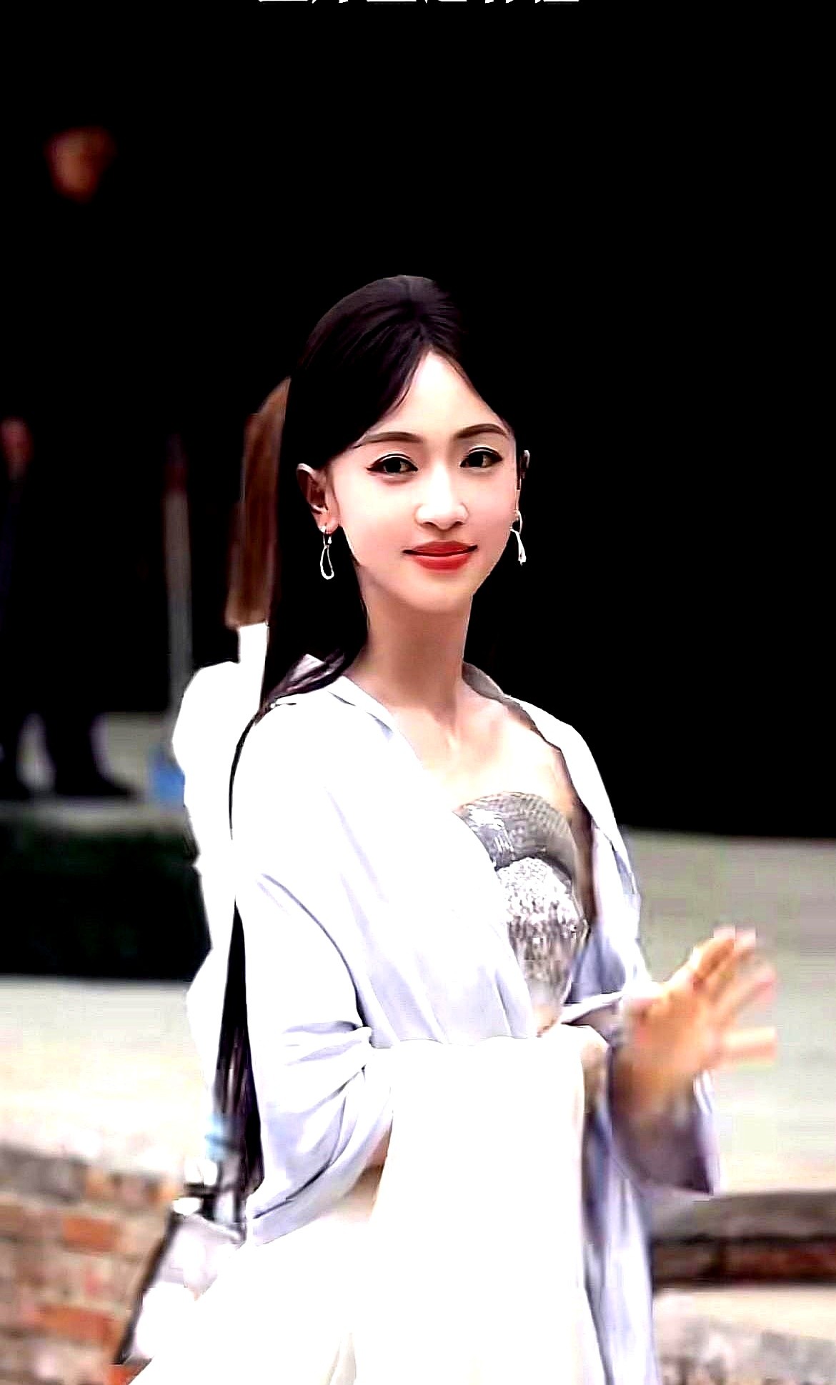 终于弄明白了

为啥于正这么偏爱吴谨言

不是因为馋她身子，而是因为34岁的吴谨
