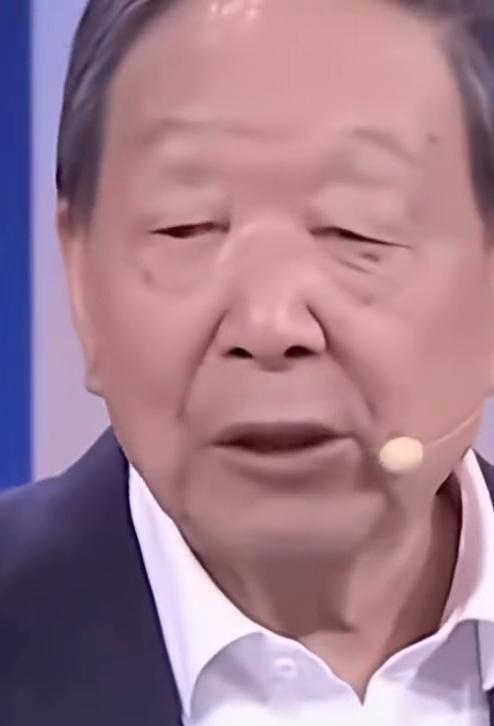 东方会员二百五十二个卫星，希望在二零三零年组成，跟美国的训练是不一样的。训练是一