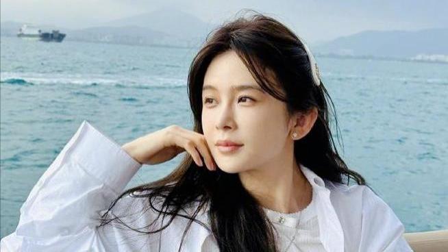 闺蜜前任变现任？赵樱子高调晒牵手照，自嘲男友‘渣’却难掩甜蜜
