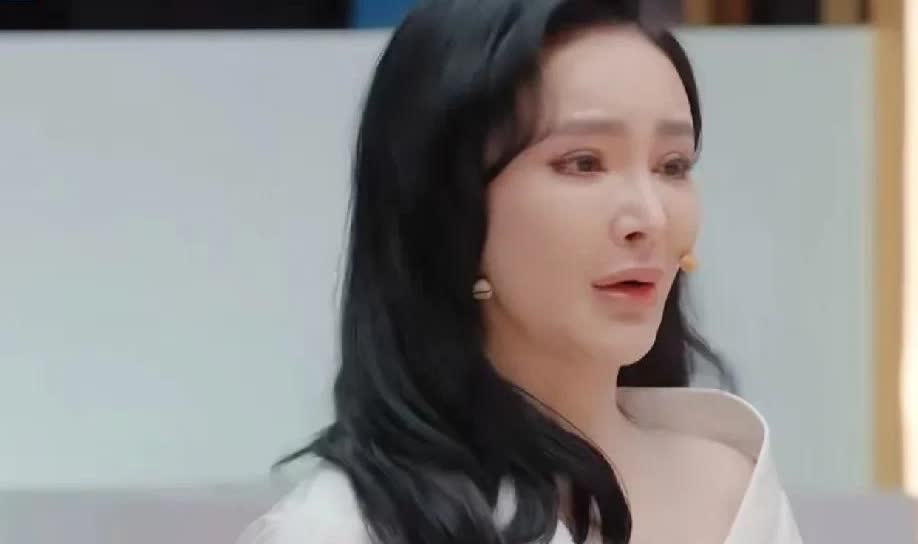 刘雨欣哭着说了自己这些年来，婚姻被被背叛，被人造黄谣，抑郁自杀的经历后，王晶却说