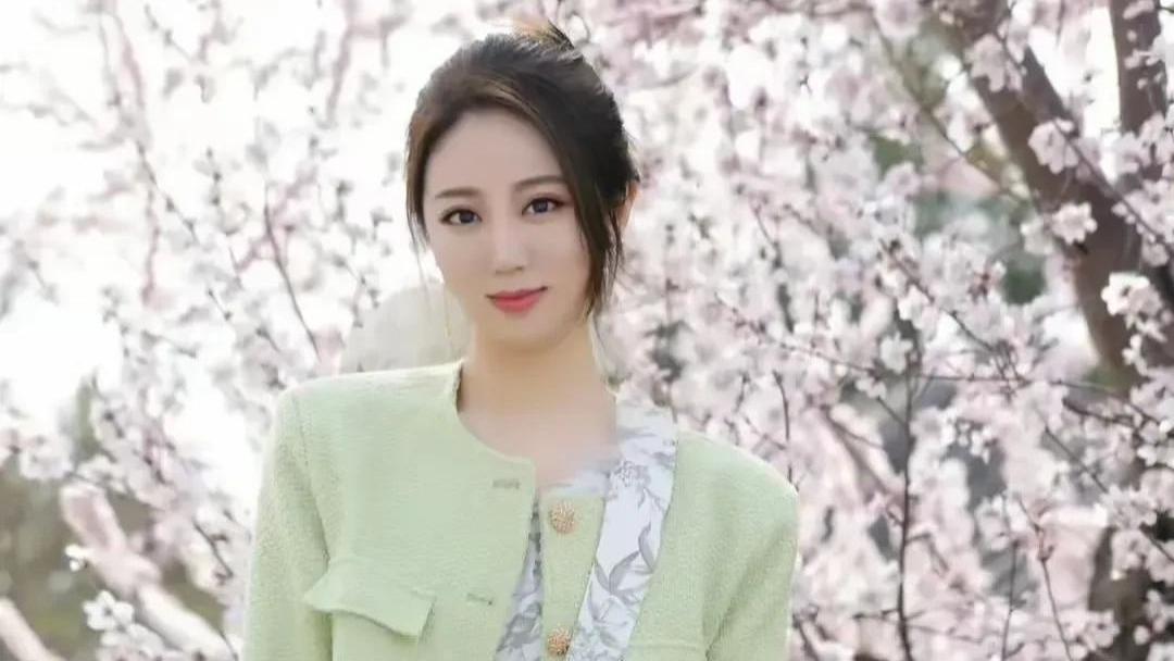余露莹：央视新生代美女主播的闪耀之路
