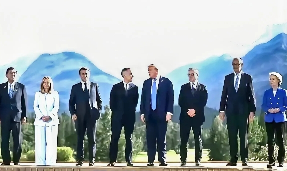我一看到G7国家开会图片，就心生厌恶。我习惯把它们称作流氓们开会做坏事。
   