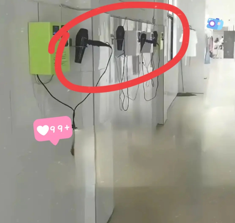 为了利益把家长榨了又榨，这是湖南岳阳某高中学生宿舍，嘴上为了安全不让学生在宿舍安