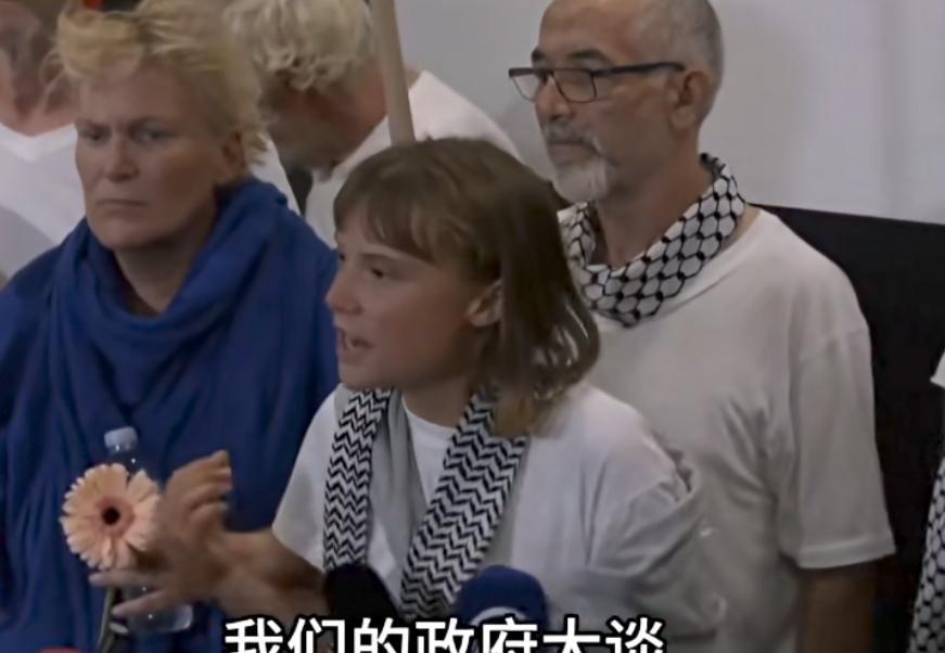 环保少女来到希腊，受到了几百人的欢迎！众所周知，希腊就是一个擅长英雄叙事的国度。