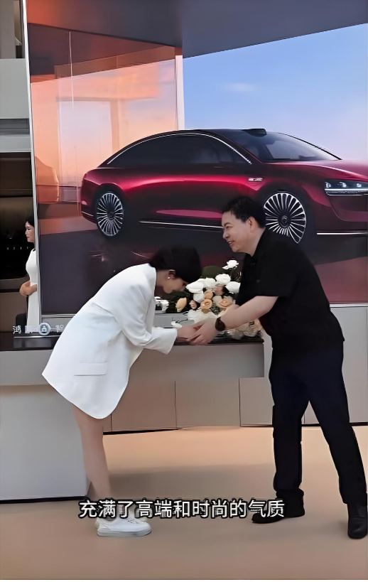 杨幂全网1.6亿粉丝！

刘德华全网1.5亿粉丝！

余承东全网大概3000多万