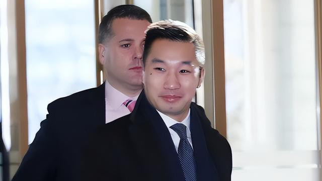 就地免职！中国全面反制后，特朗普恼羞成怒，白宫华裔顾问被处理