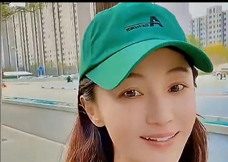 十年后，姚迪直面镜头：那些骂她“小三”的日子，她挺过来了！
因一封信被全网痛骂，
