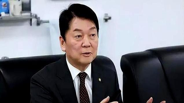 韩国最大在野党党首李在明宣布辞去党首职务 全力参选下届总统