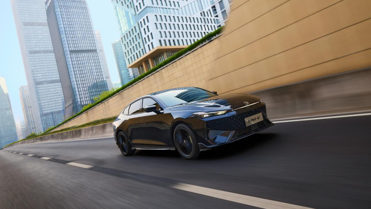 长安UNI-V焕新新蓝鲸500Bar发动机，补贴后7.69万元起