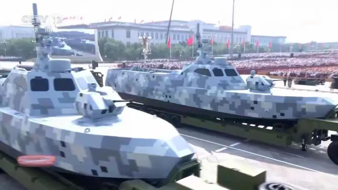 9.3阅兵中的无人艇太惊艳了！在那次阅兵上，海军无人装备里无人艇相当亮眼。它采用