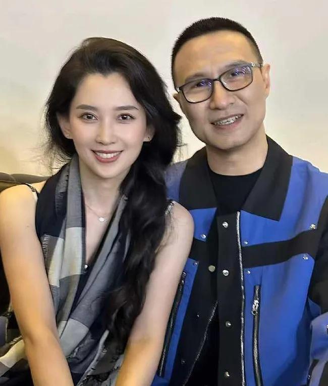 森林北回应与汪峰恋情，把汪峰夸的一朵花，首先说自己没有整容。34岁离婚带娃的单亲