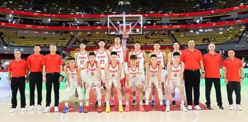 郭士强必须要作出最后的抉择了，7个陪练中要选出2人进入亚洲杯12人大名单。

在
