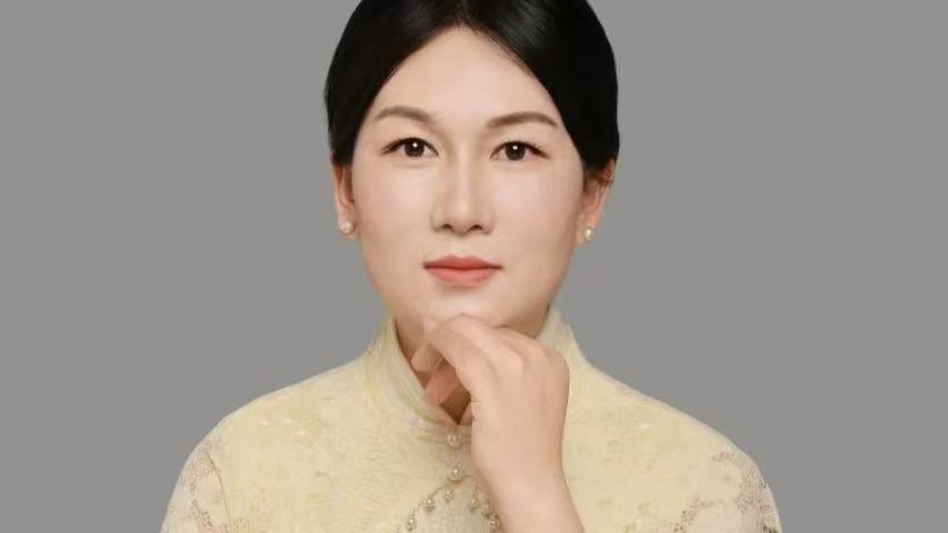 玉雕界的璀璨明珠：袁晓彦的艺术之旅与多元成就