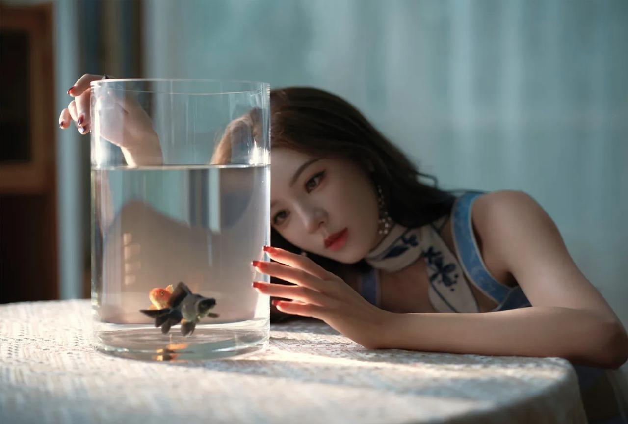 #张予曦毕雯珺GLASSVISION封面# #靳枝玉叶的深情余温#
深情似有痕，