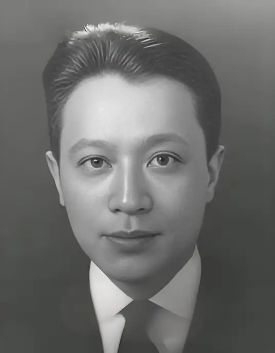 1933年，钱钟书追求燕京大学的校花赵萝蕤，结果却被拒绝，赵萝蕤并没有选择这位才
