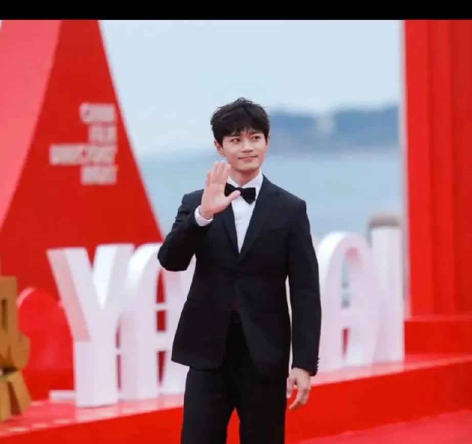 释小龙结婚了，我不意外，
谢苗结婚了，我也不意外，
但我没想到的是

曹