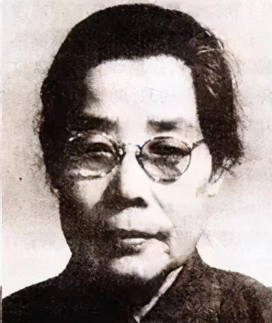 她是徐特立的临时 “夫人”，被毛主席称为贤妻良母，如果不出意外，或许可以评为我国
