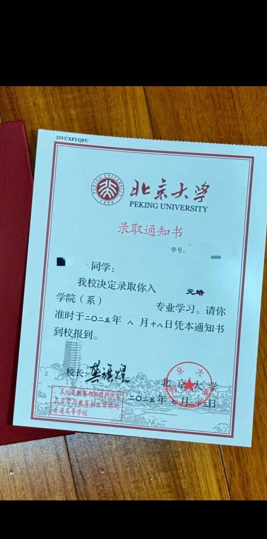 大家发现了吗？
像丹麦、挪威、芬兰这些发达国家，不管任何人当首相，都不影响国家经
